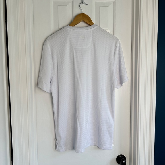 Tommy Bahama Men's Coastal Crest IslandZone White V-Neck Shirt NWT - Picture 4 of 6
